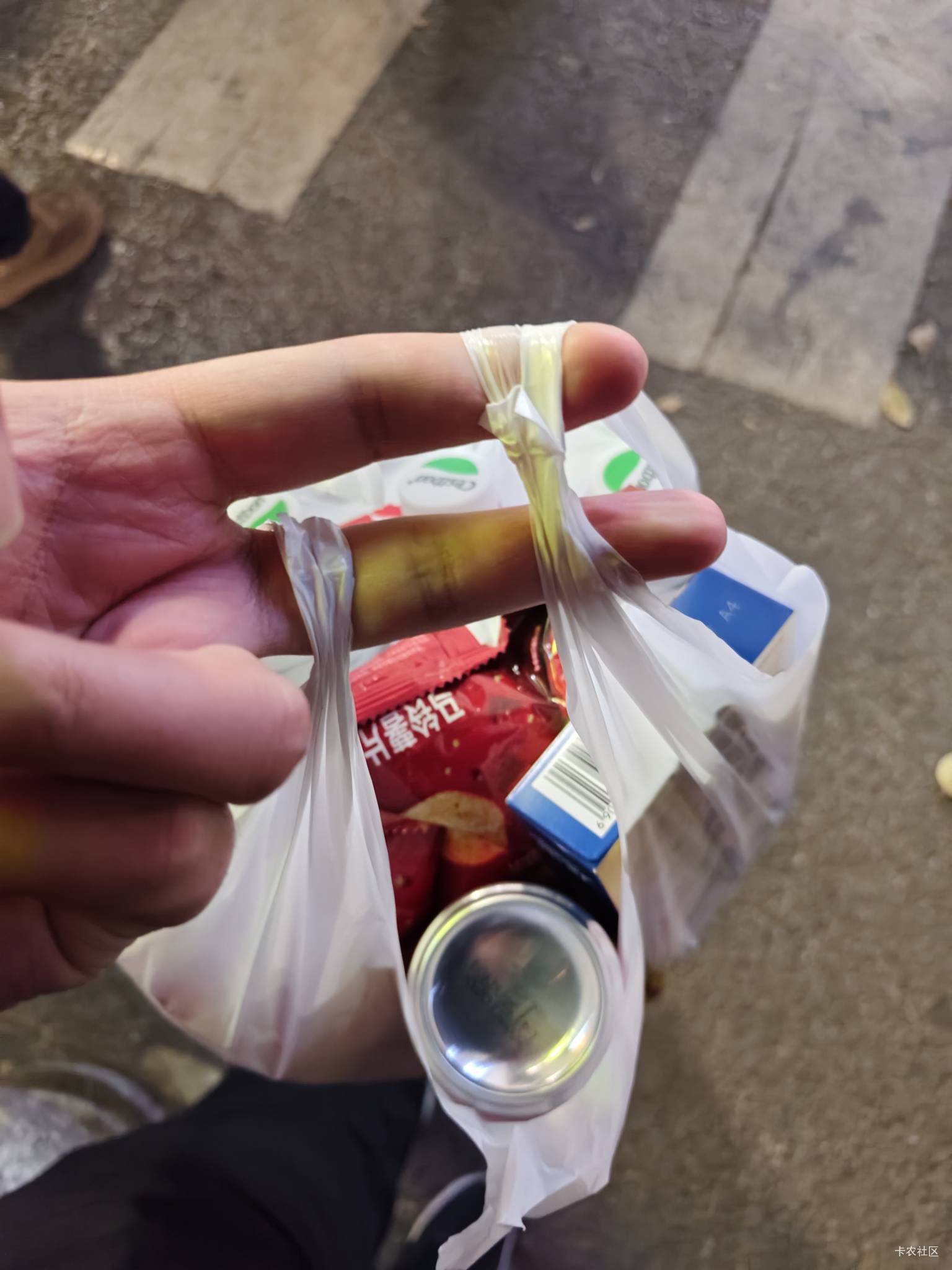 刚去零食很能嗨碰了5次，小j姐说她每天就只有一张，问我在哪领这么多


59 / 作者:菲菲飞呀飞 / 