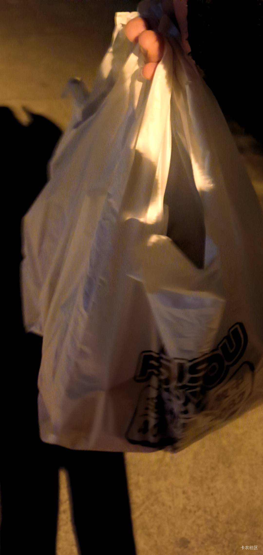 碰一碰有券大方的消费，怕啥？你付了钱，商家又没少收。怕东怕西的，那就不要搞申请毛9 / 作者:孤单的人qww / 