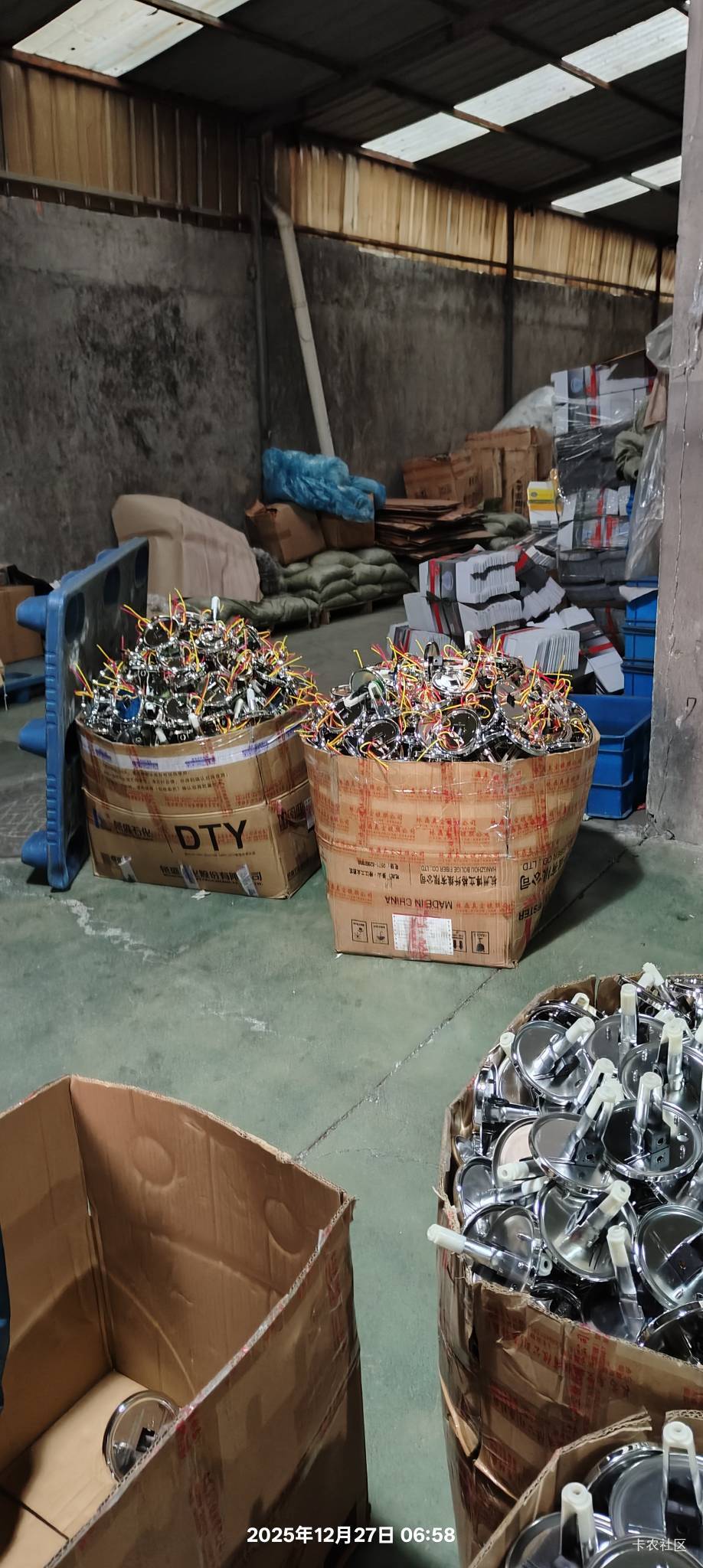 继续打螺丝，太冷了

26 / 作者:机你太美 / 