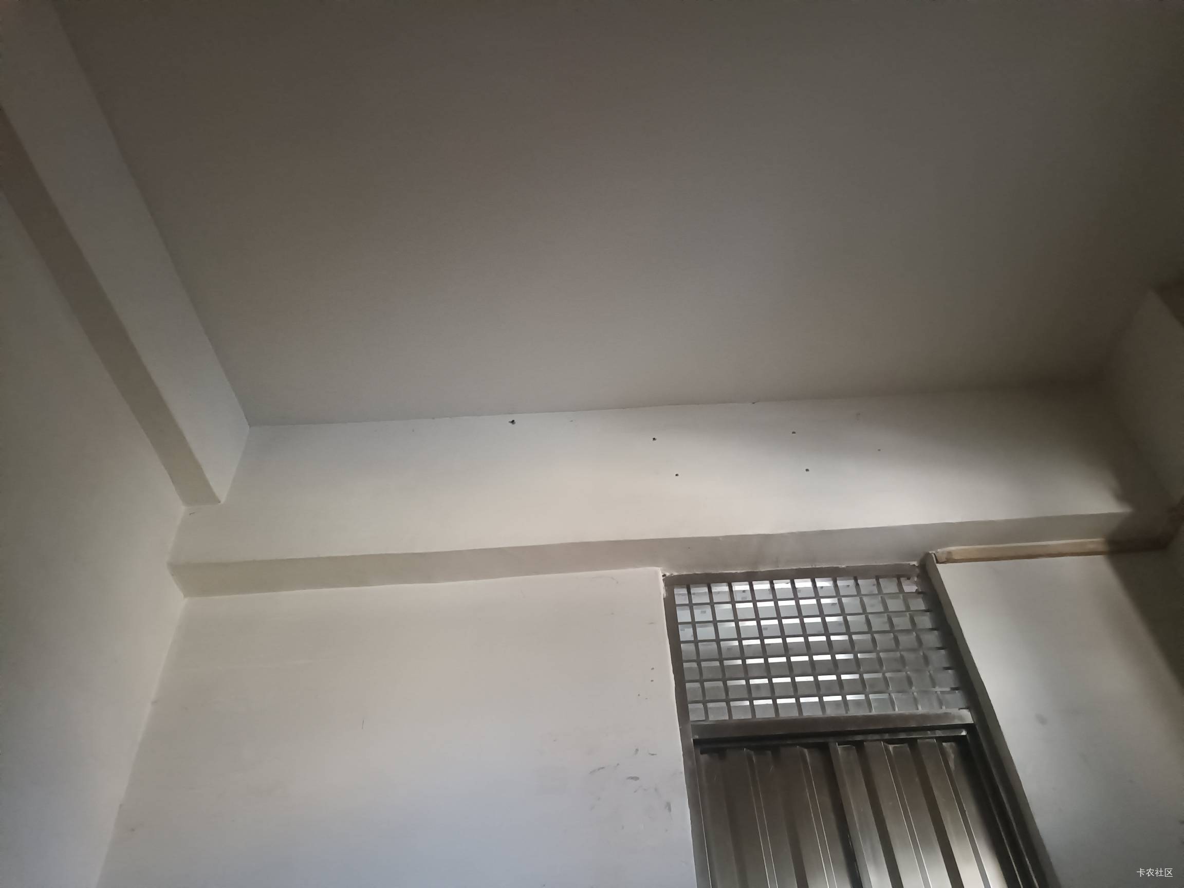 你每天就这样蜷缩在挂壁房吧，对 就是每天这样继续蜷缩，你这辈子完蛋了，完蛋就完蛋32 / 作者:大荒 / 