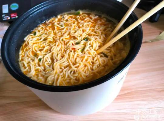 申请尽头谁为峰，一遇金水毛成空

61 / 作者:挂壁自由 / 