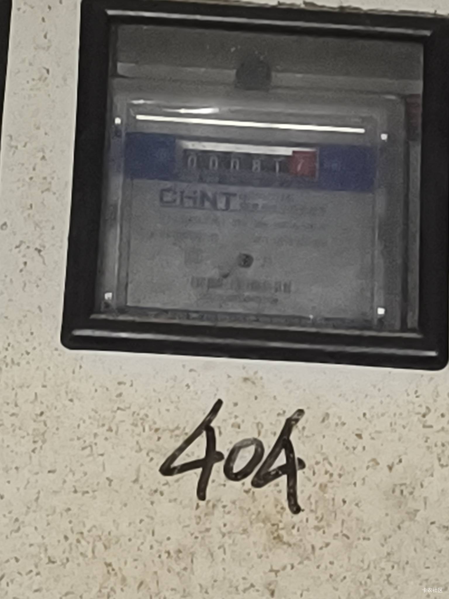 上个月电表坏的时候，那个坏电表数，我就知道有点不对劲了，因为原来的电表我看过了，76 / 作者:斗篷 / 