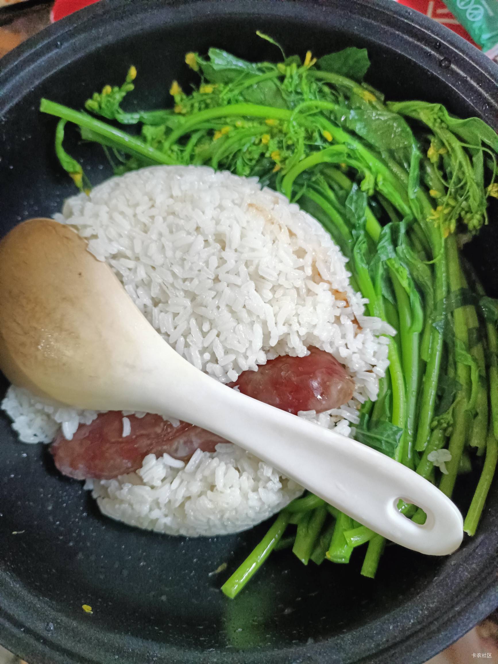 你们不要老点拼好饭，自己做便宜还健康！腊肠2.5元，青菜一元米一元电一元，美滋滋又64 / 作者:舔歪了 / 