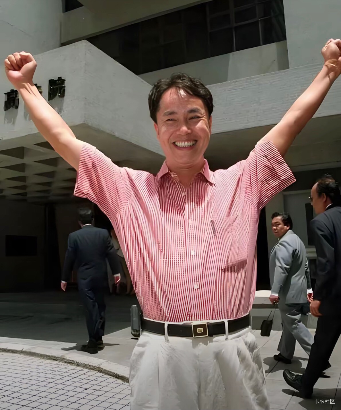 一定要有钱一定要出人头地啊各位

46 / 作者:牛马机构 / 