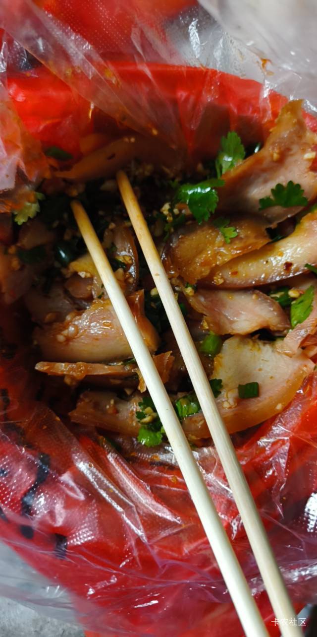 从昨晚到现在才申请了十几块钱，现在买小可爱肉都要花了20块钱。

3 / 作者:斗篷 / 