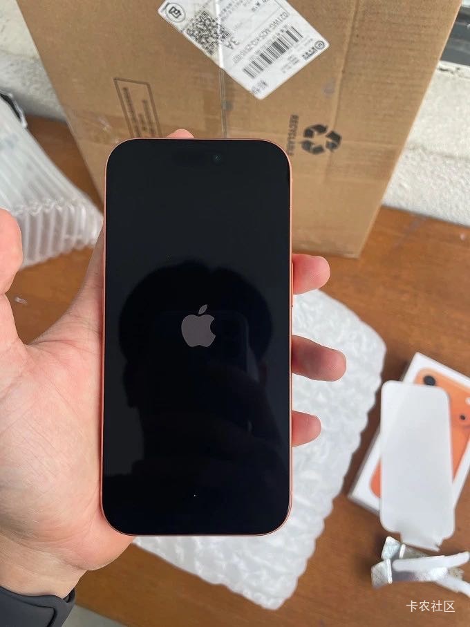 昨晚刚买，就剩两支了，一会又得下楼买，好难啊，先吃个沃柑压压惊



17 / 作者:好运财运一起来 / 