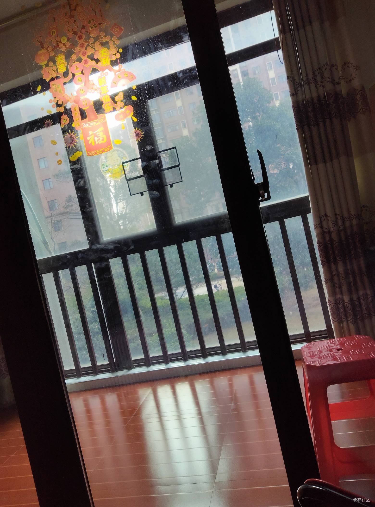 好冷  吃完饭出门晒太阳了69 / 作者:不伦不类很正经 / 