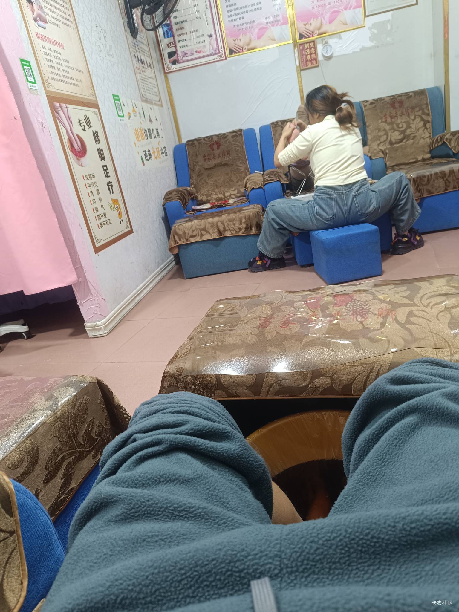 洗脚老哥们。

72 / 作者:开弓没有回头箭 / 