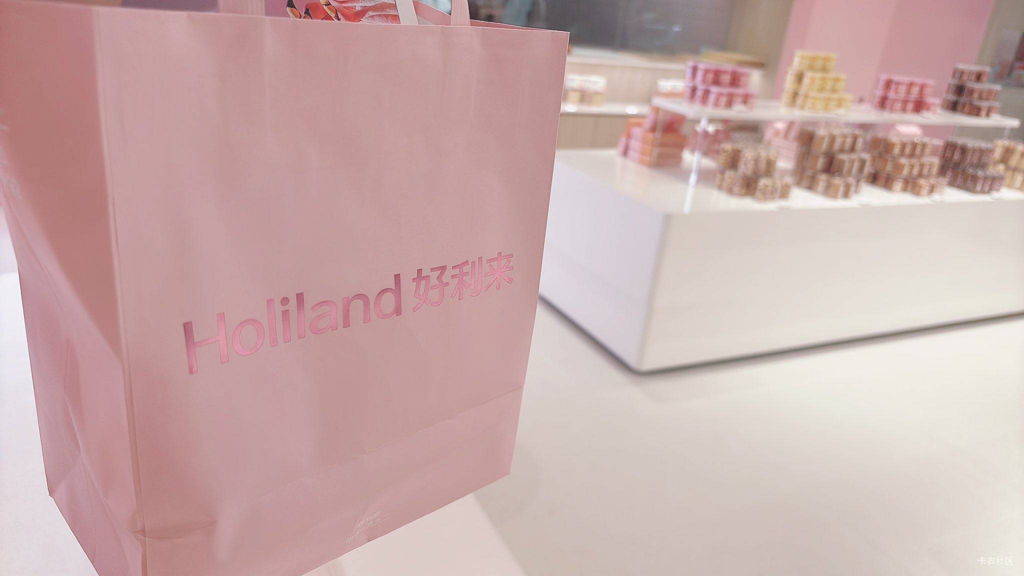 啊，看见可爱的小蛋糕就想买，但是感觉蛋糕吃一两个就完全不想吃了




91 / 作者:秋萤 / 