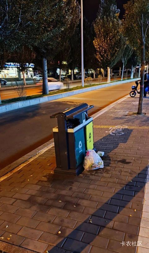 我是肥雾!我现在坐在.园附近一个网吧上去的台阶上,手有点抖,打字很慢。刚才,我做了27 / 作者:巴斯特的歌谣 / 我是肥雾!我现在坐在.园附近一个网吧上去的台阶上,手有点抖,打字很慢。刚才,我做了27 / 作者:巴斯特的歌谣 /