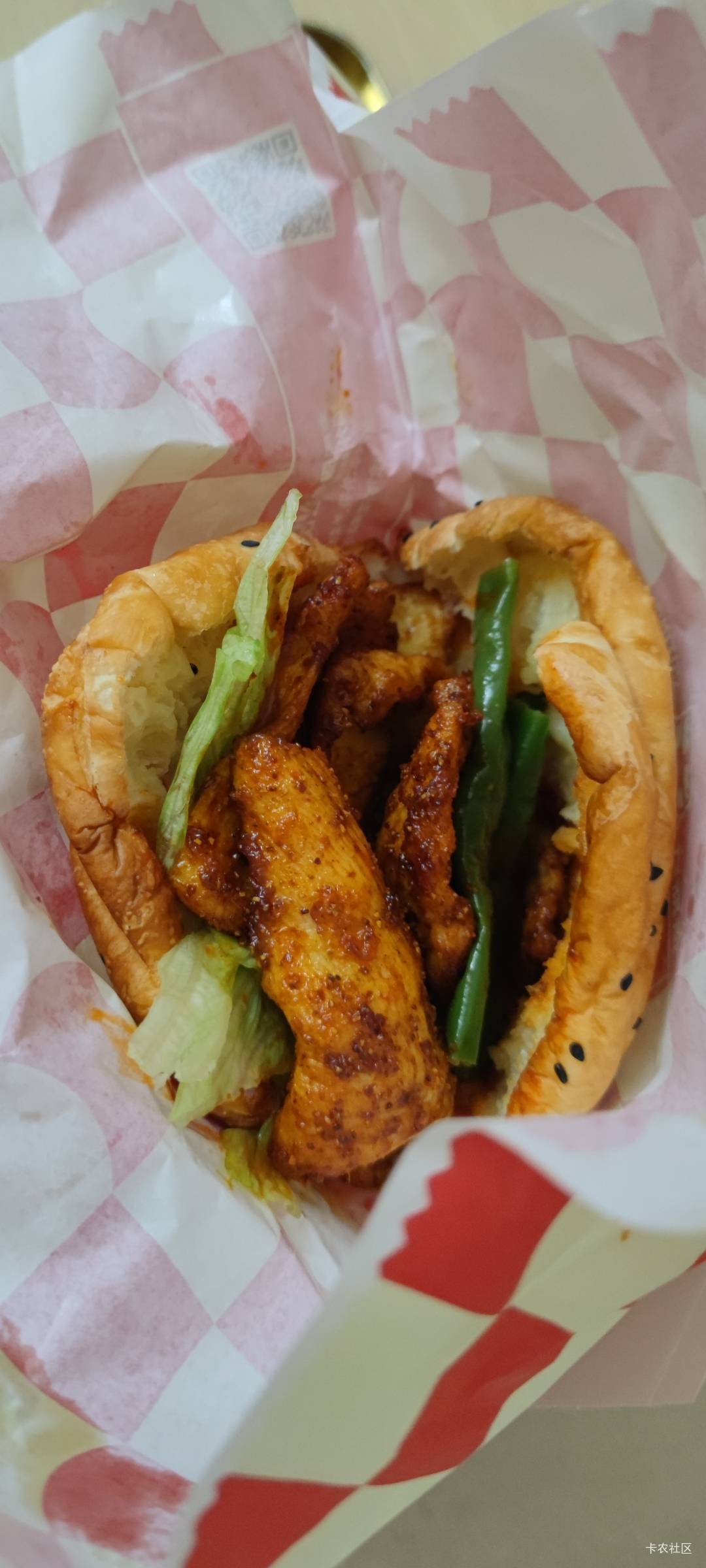 好久没点塔斯汀了，新出的这个汉堡味道不错，京东外卖优惠挺大，老哥们可以试试，里面5 / 作者:共享心跳 / 