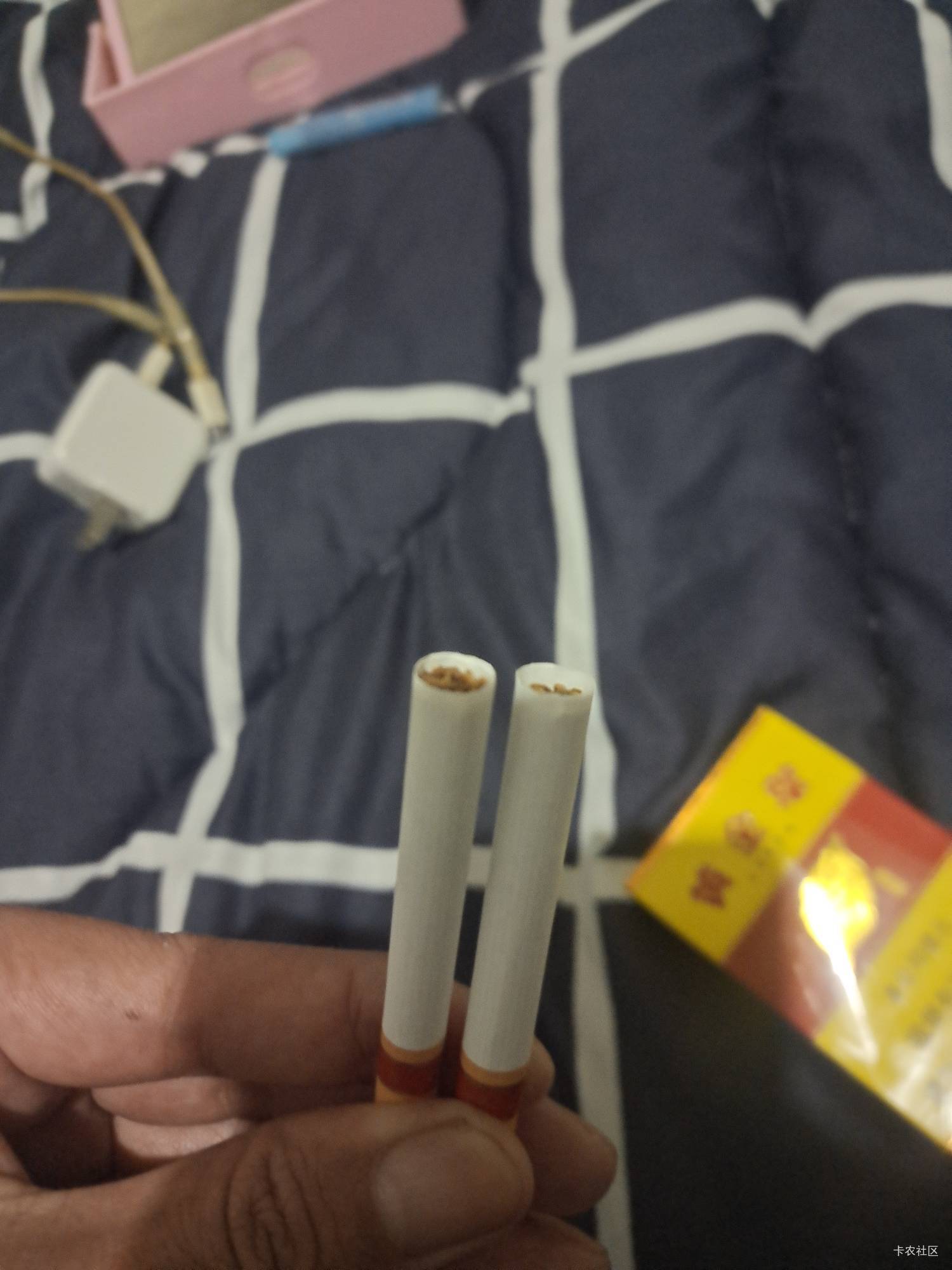 老哥这种做工粗糙的是假烟吗？一盒里全是少一块的，不是掉出来的，直接就这样，烟灰黑90 / 作者:晒晒月亮 / 