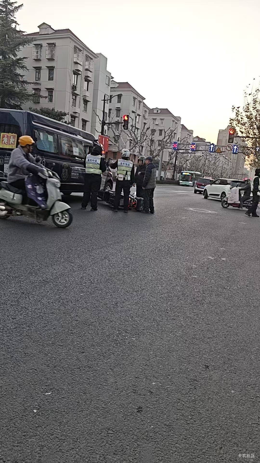 下午成都农商来电话回访了

63 / 作者:卡农洛殇迷城 / 