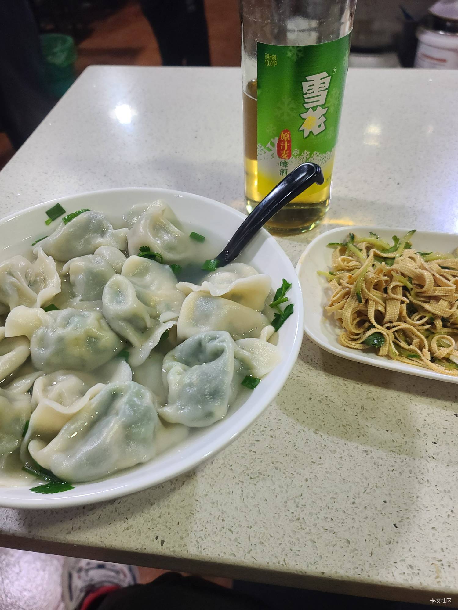 哈尔滨挂壁成本真低，一大碗二十个水饺，加一盘豆皮一瓶啤酒，才11，哈尔滨大城市真好7 / 作者:莫大先生 / 