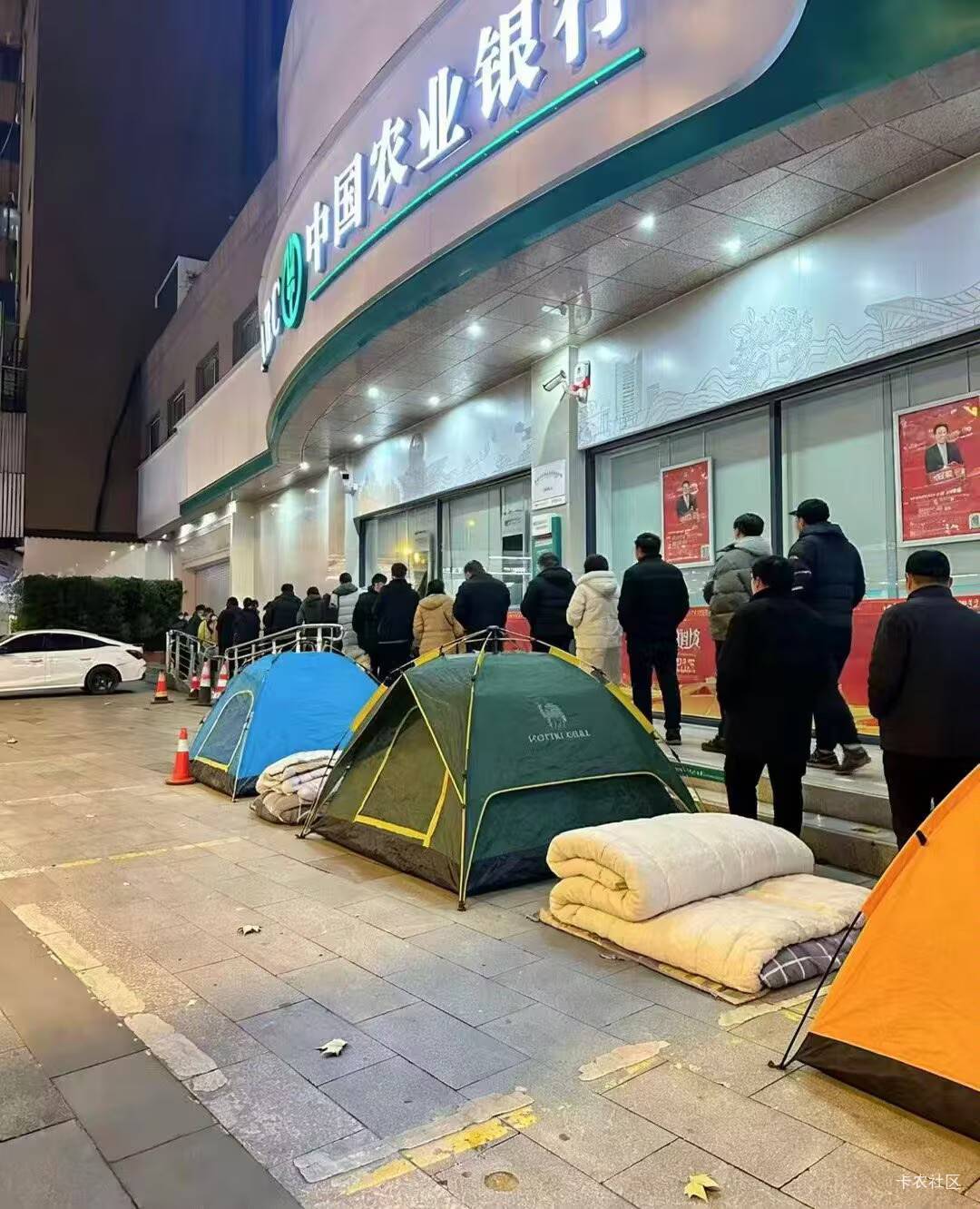 今晚在这睡，明天000001是我的

60 / 作者:枫霜降 / 