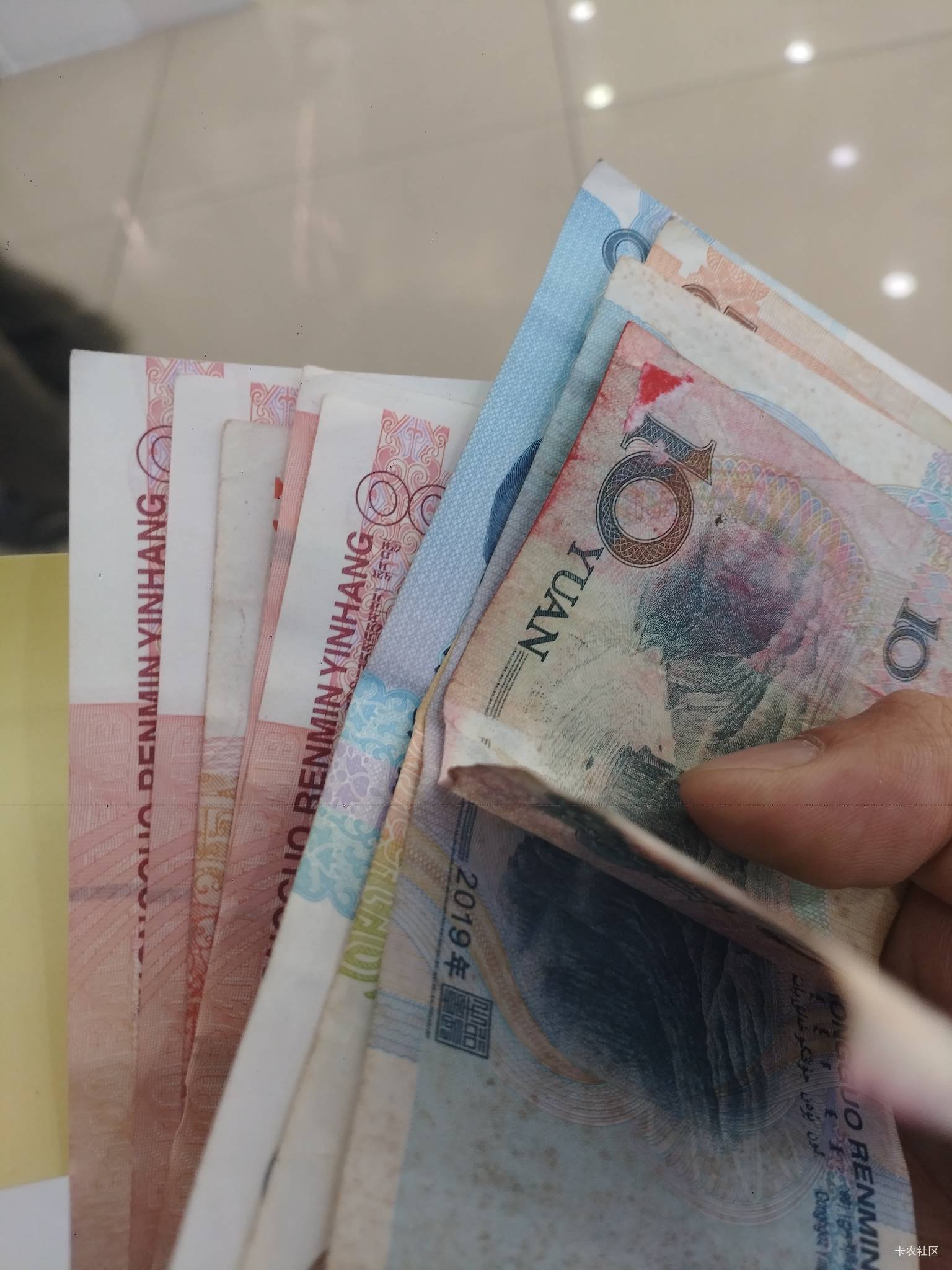 本地小城市，鱼问最高450，来这里排队那些二路贩子大学生来我收550，秒赚550

19 / 作者:随遇如安 / 