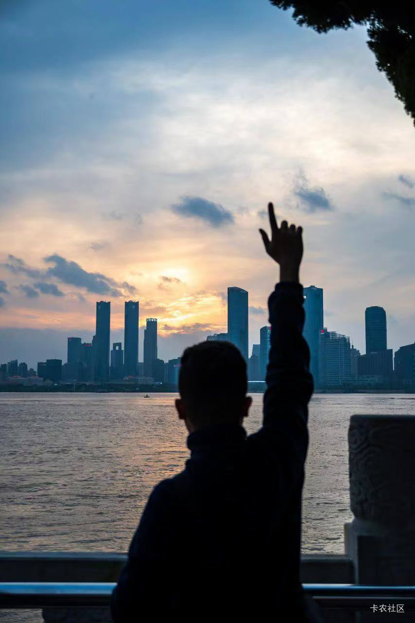 酒不够，要不要请假喝。好纠结啊

17 / 作者:庸人自扰啊666 / 