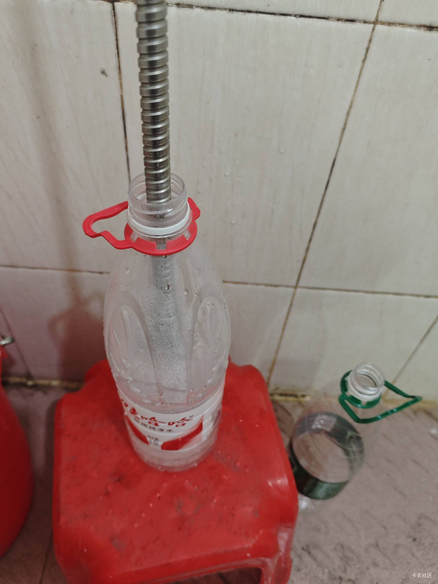 不行了太冷了老哥们，装两瓶热水丢被窝里暖和点

37 / 作者:暖风归去 / 