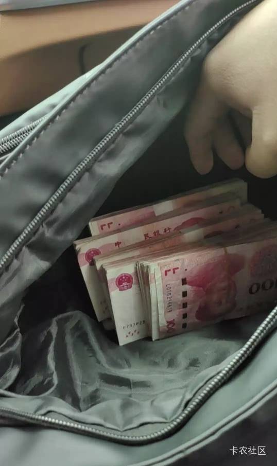 刚借了五个  最后一舞还是回家过年

80 / 作者:乌梅子 / 