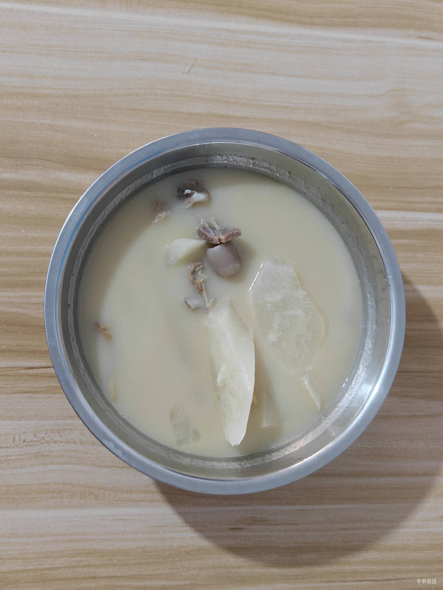 孤独的人喝鱼汤

33 / 作者:神孙策 / 