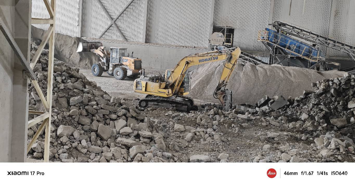 明天就发工资了，干着最脏最累的活，用这挂壁机


87 / 作者:中国工商银行卡农分行 / 