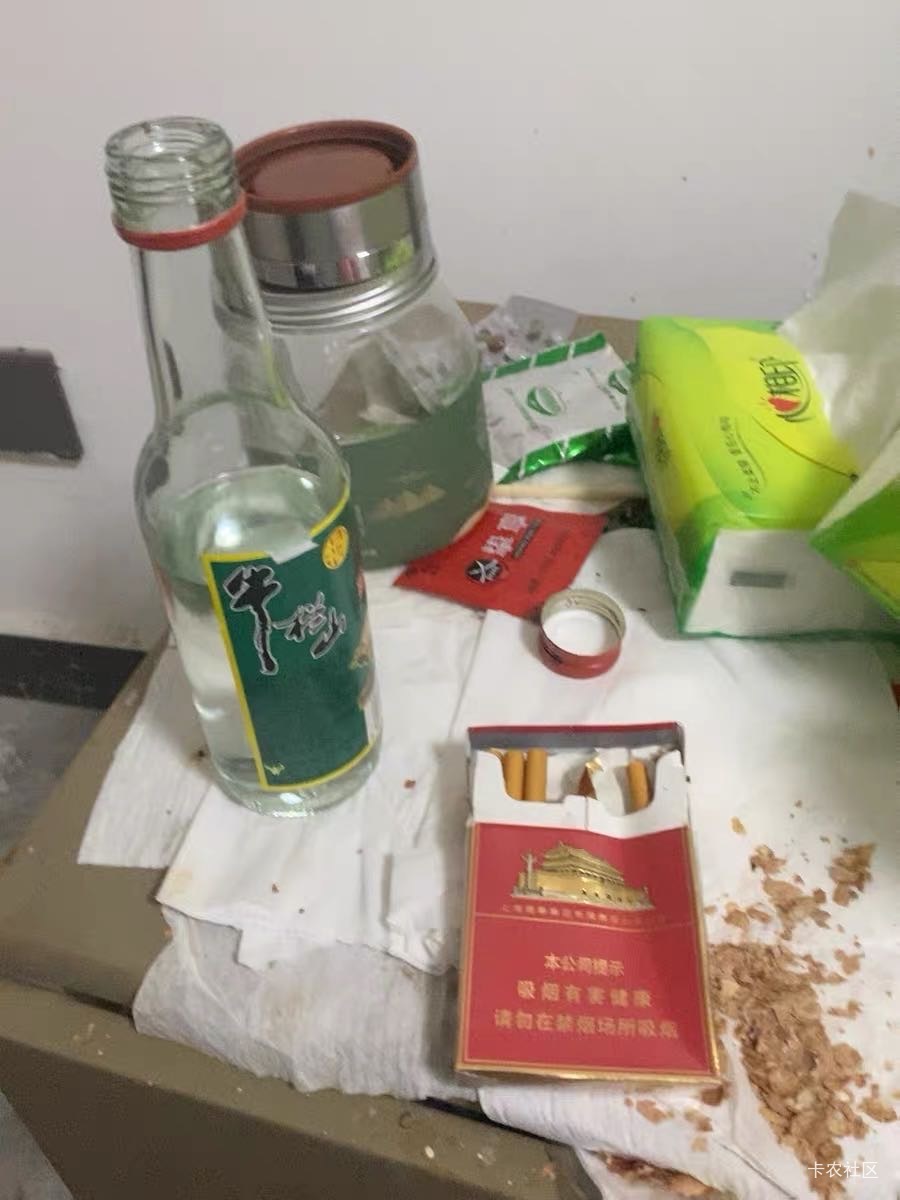 有人陪我喝会吗，快乐水

38 / 作者:再无晚安 / 