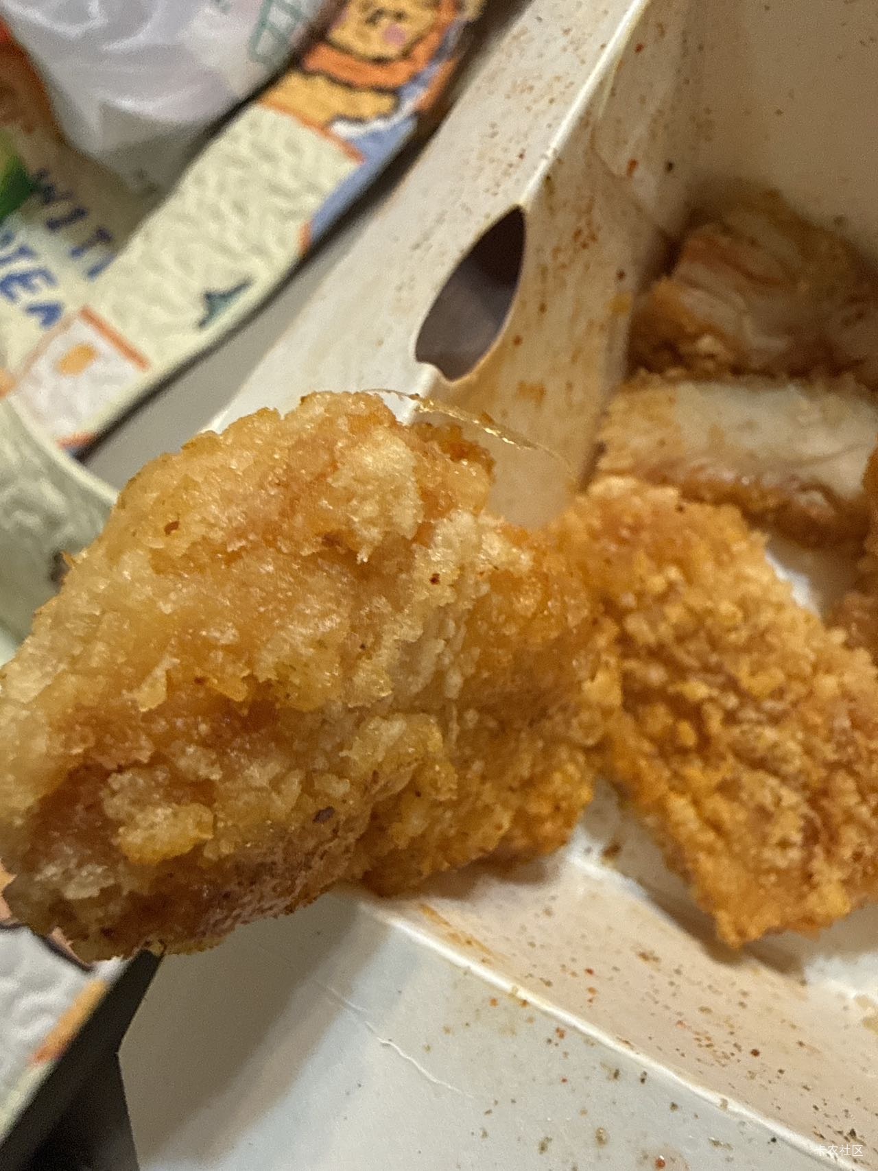 老哥们刚才点的鸡排，帮我看看这是什么？白色的头发，还是白色透明的塑料绳子啊，看不6 / 作者:与往事干杯oO / 