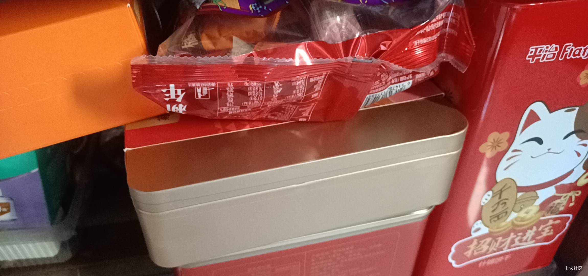 东莞工会礼盒到了，一盒蛋黄酥，一盒蛋卷，一袋糖，5样东西，自己买估计要100-200，顺15 / 作者:舟9舟舟 / 