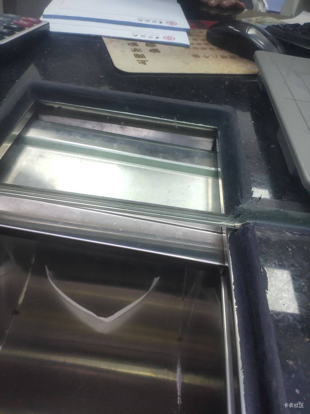 中行这女的一看我手机上这九张卡 眼神都变了 问我怎么有这么多卡 我说参加活动办的 让42 / 作者:努力优秀_ / 