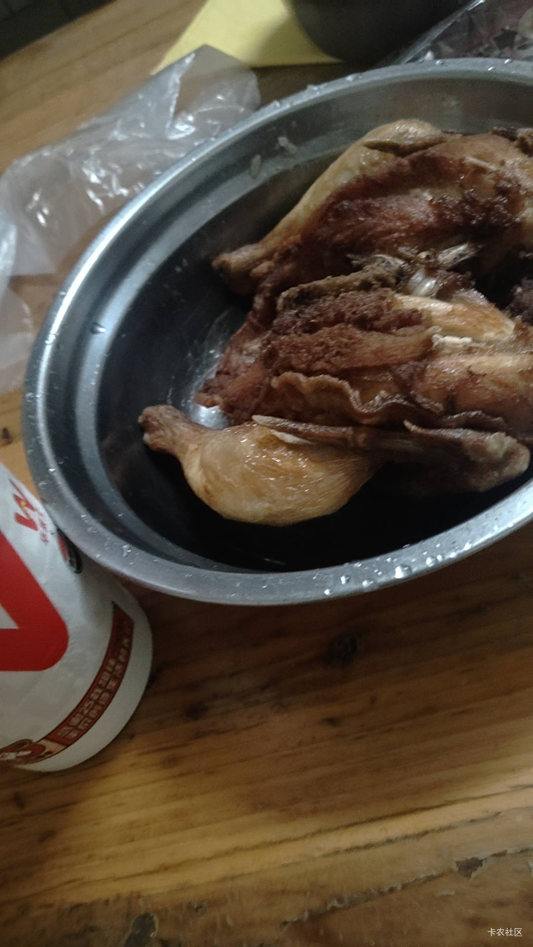 送外卖送送没想到还能吃上千问老够鸡子。

75 / 作者:陆羽 / 