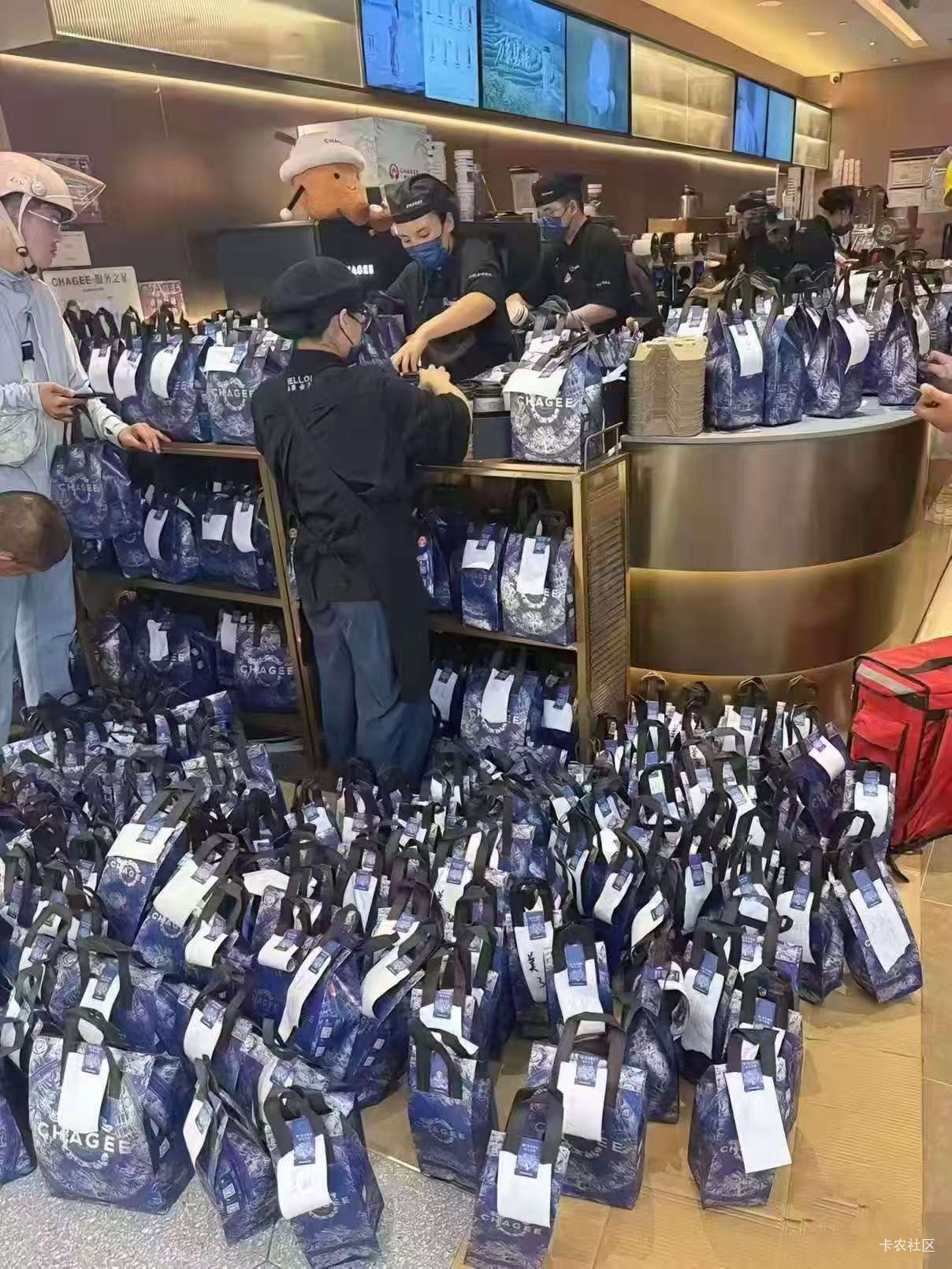 千问我这边奶茶店全部关门了，迟了一步

41 / 作者:罗肉辰 / 