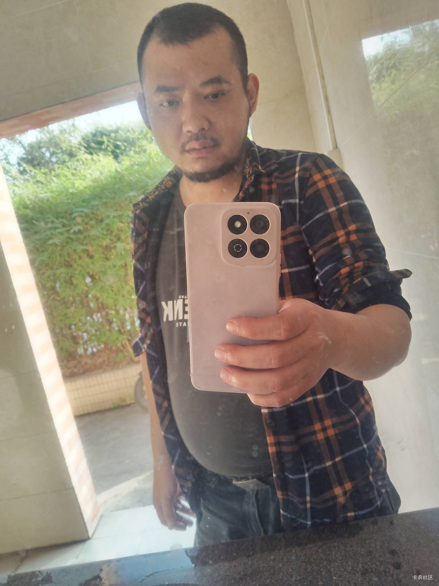 你们有我帅？不可能吧？挂壁仔。

29 / 作者:陆羽 / 