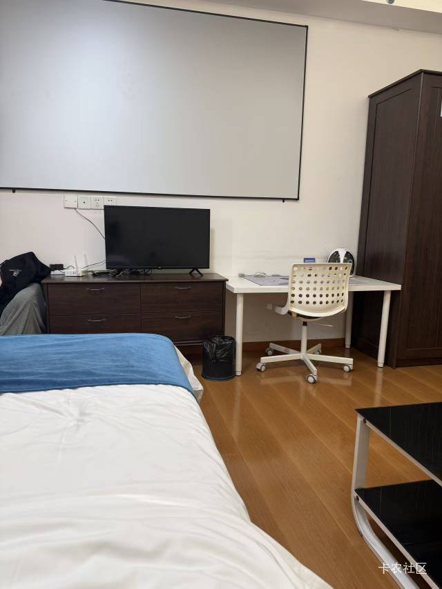 放假了都不想回家，住几天挂壁酒店再说

99 / 作者:收手吧啊祖 / 