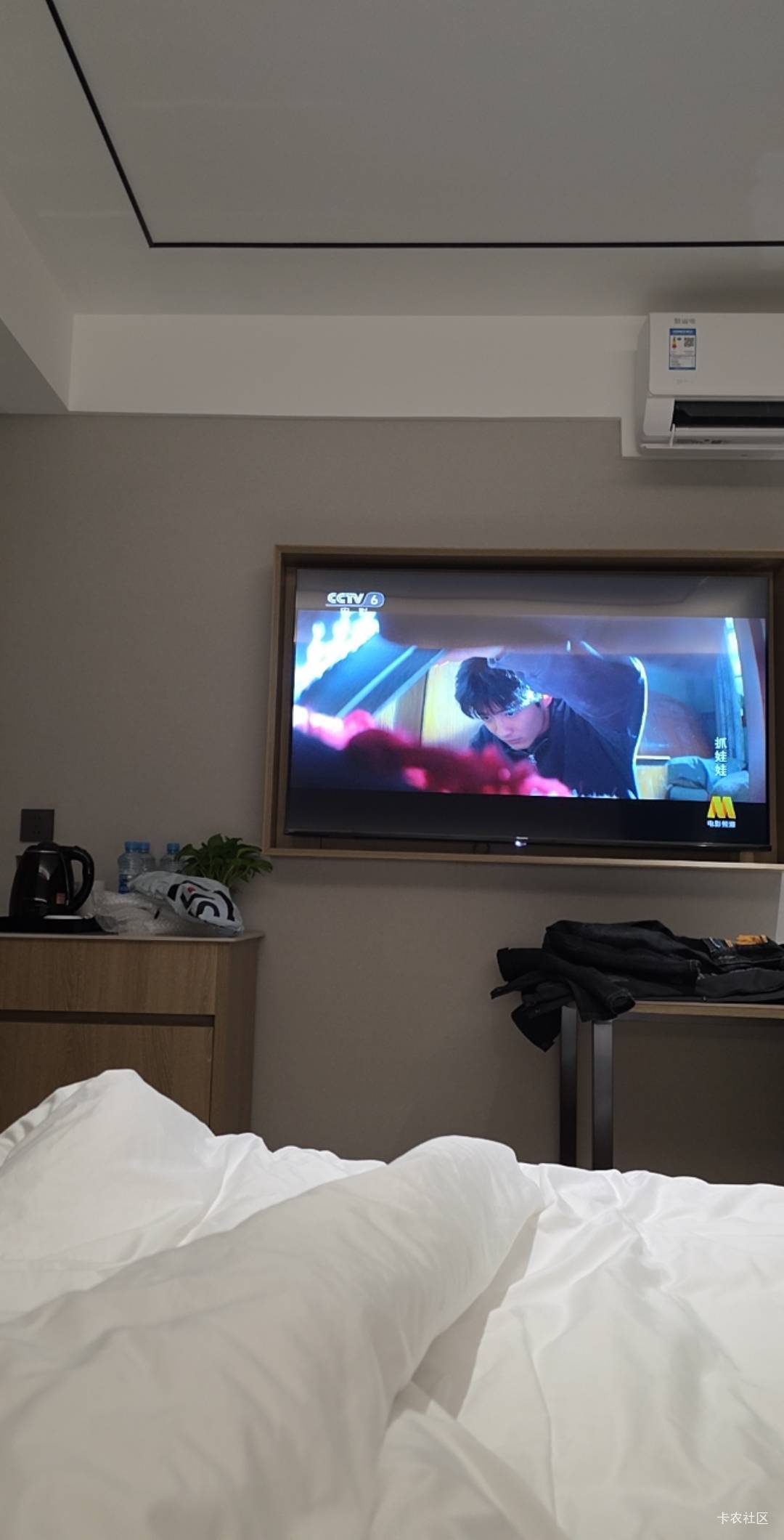 明天去市里看挂壁房了，350一个月，水4块一吨，电一块一度自己交，划算吗，没有wifi，9 / 作者:混吃等死的神丶 / 