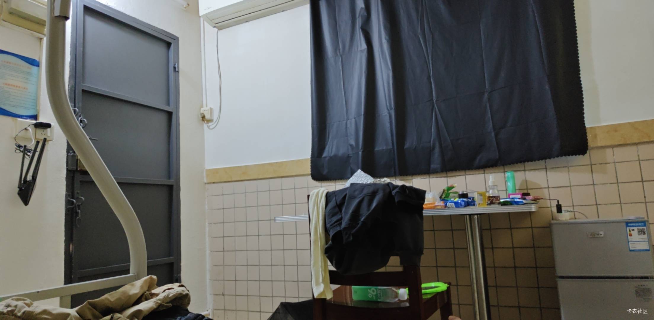 老哥们躺在广州挂壁房好舒服，无忧无虑。

44 / 作者:岁月静好吖 / 