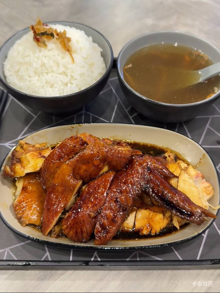 是不是就差塔斯汀必胜客毕业了，还是每天刷新都能买


4 / 作者:卡农无敌帅 / 