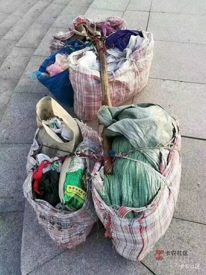 平时不都是挂壁桥洞公园，要么就是半夜饿醒三天没吃过饱饭吗？这会怎么又仁仁几千上万36 / 作者:广鸡周某人 / 