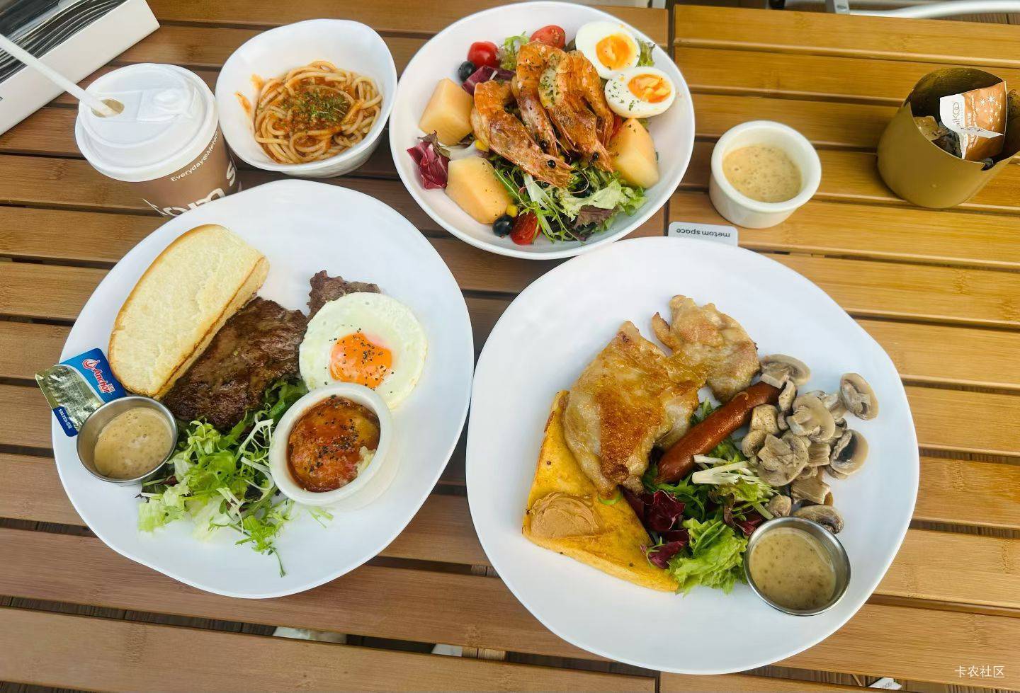 老哥们先吃

73 / 作者:中国工商银行卡农分行 / 