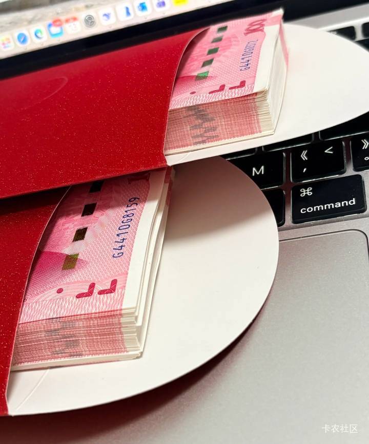 我把这几年收的红包整理了一下。没想到存着存着都不少了。因为现金花起来不方便，一直40 / 作者:秋萤 / 