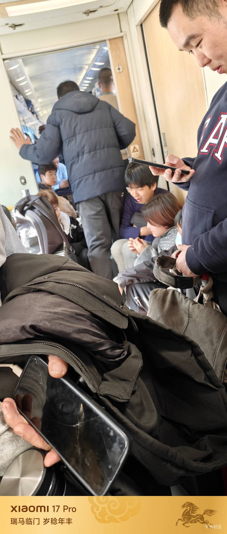 全是人

32 / 作者:中国工商银行卡农分行 / 