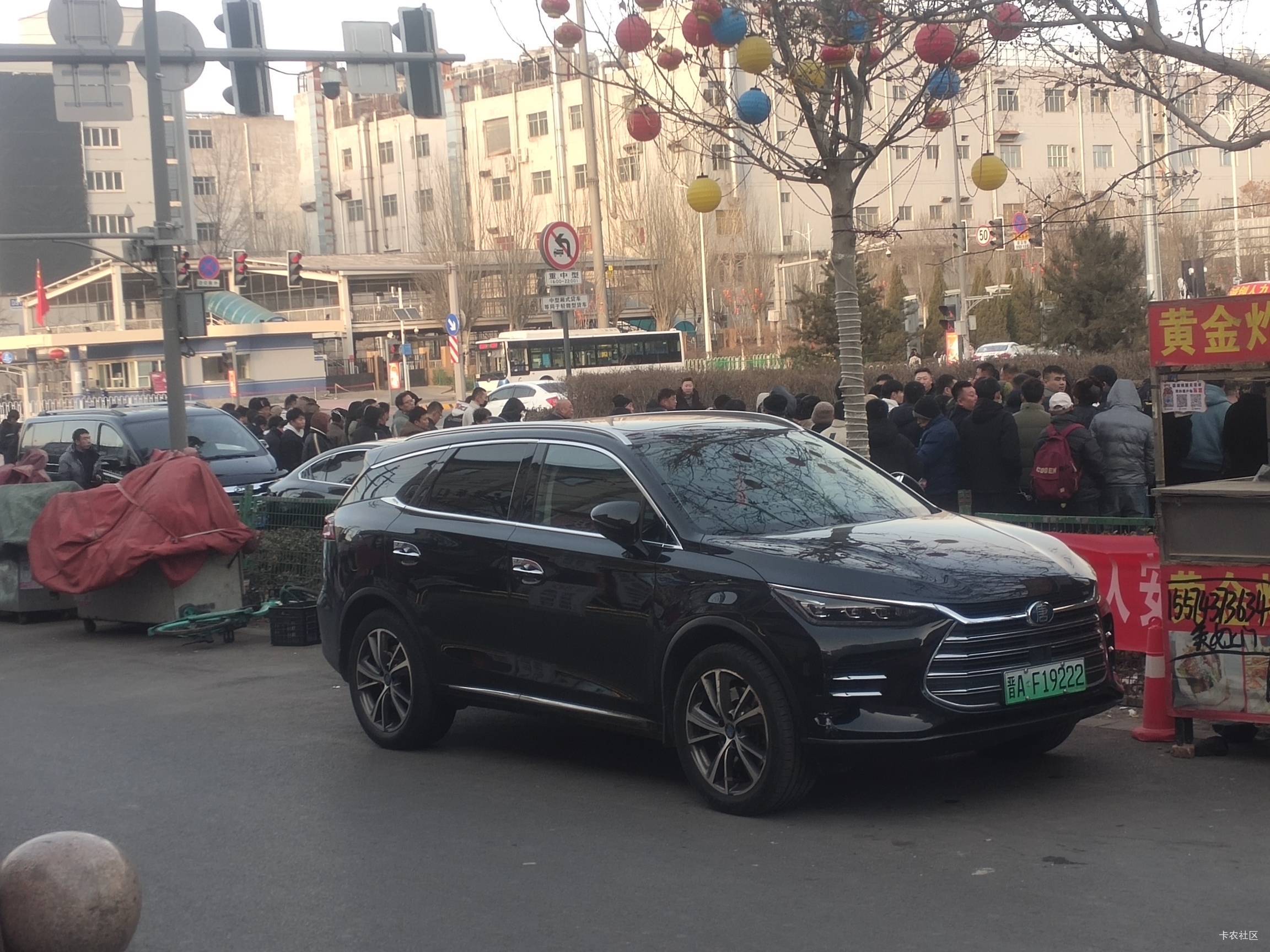 除夕一晚上到上午十点两百四的挂b保安 要一百五十个人 分分钟就满员了

82 / 作者:努力优秀_ / 