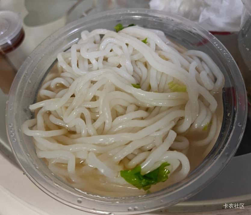 今天过年，特意在外面打包了一份4块钱的素粉，老板不想卖的，我说了些好话才行，平常64 / 作者:戒为良药 / 