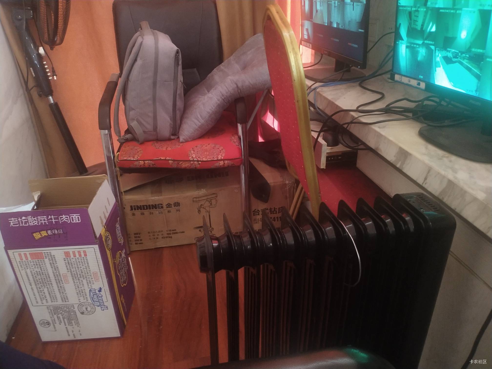 大中午的只有泡面吃

56 / 作者:安东尼。 / 