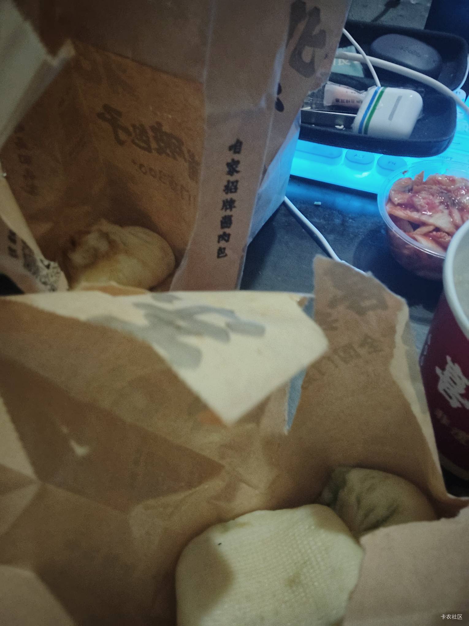 老哥们吃早餐了，他家这.可太香了，皮蛋粥配咸菜，喜铺破.你们那有这个品牌吗强烈推荐99 / 作者:不语人生 / 