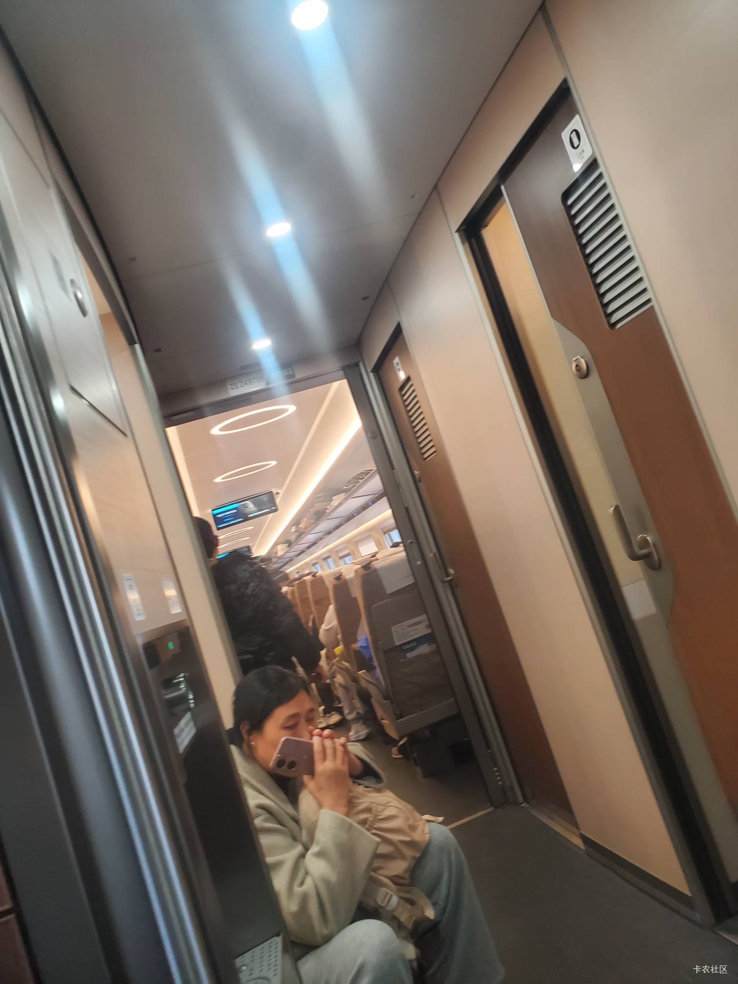 老哥们瘾来了想点一支怎么办

84 / 作者:玛卡巴卡哟 / 