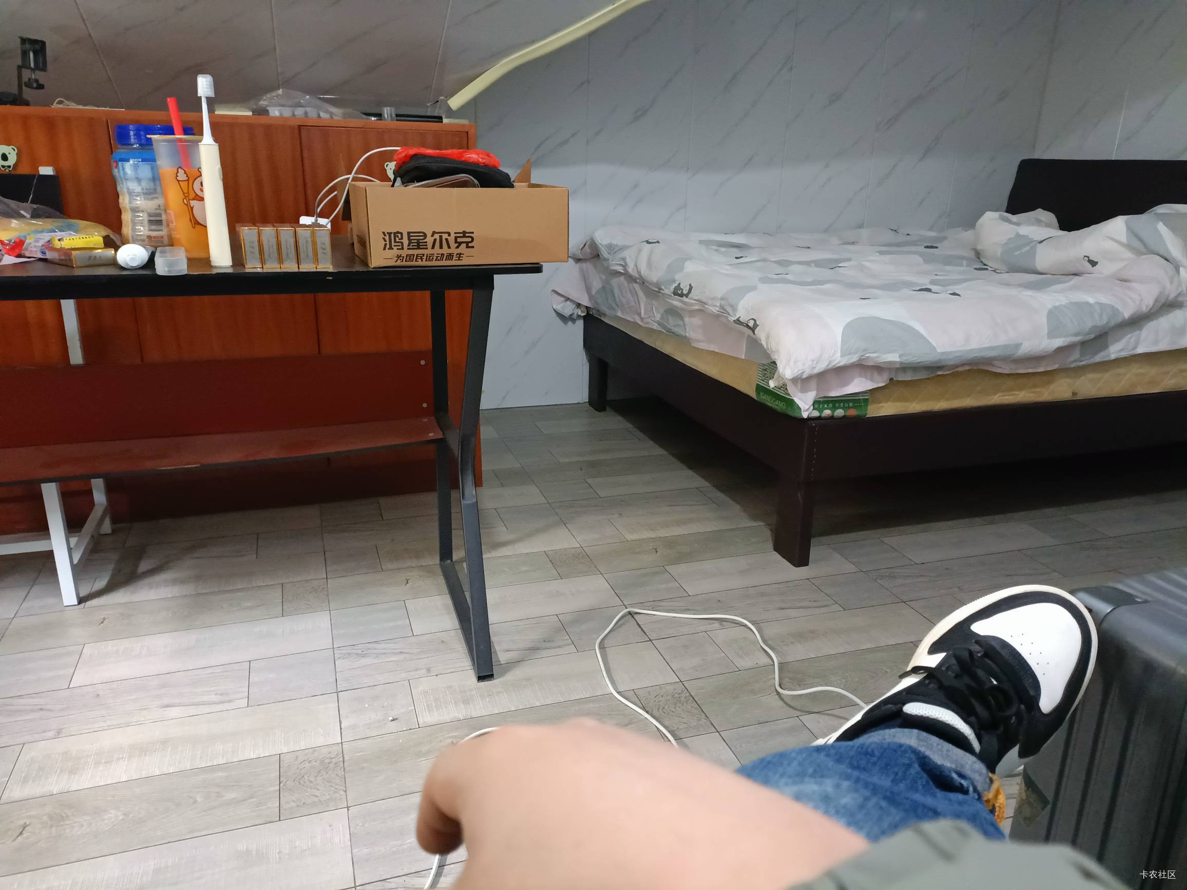 我发现老哥们也是卧虎藏龙了，连家政保姆啥的都有人干过我就想找个富婆
15 / 作者:长沙工地哥 / 