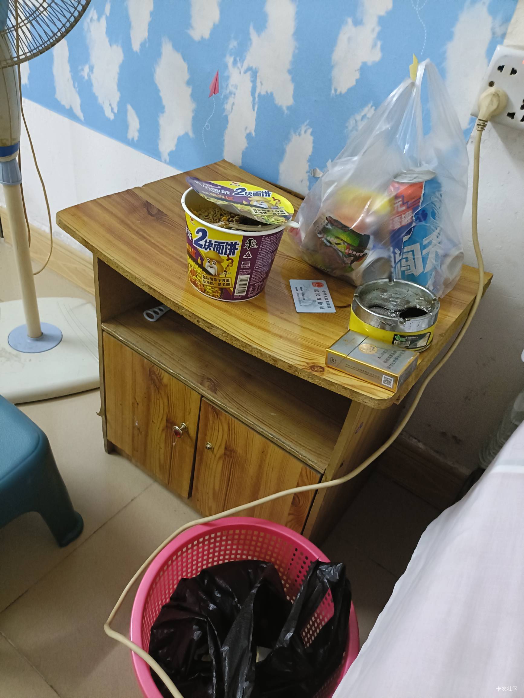 老哥们今天只能这样了，明天找中介进厂拿个红包又能活一天

48 / 作者:你有啥实粒 / 