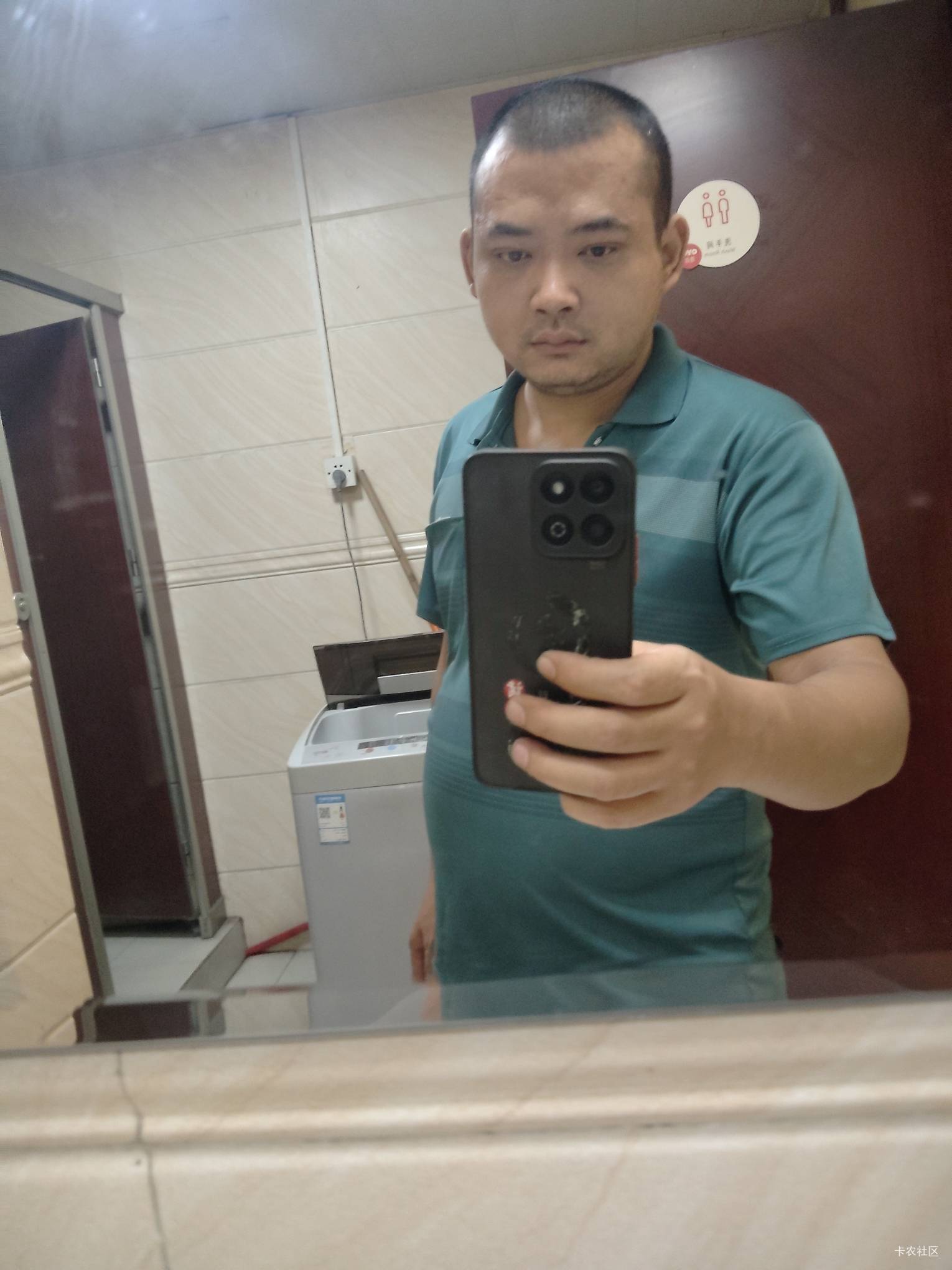 谁再敢说我是0？有络腮胡咋了？络腮胡就代表是0吗？你还长不出来呢，不要羡慕，我可是75 / 作者:陆羽 / 