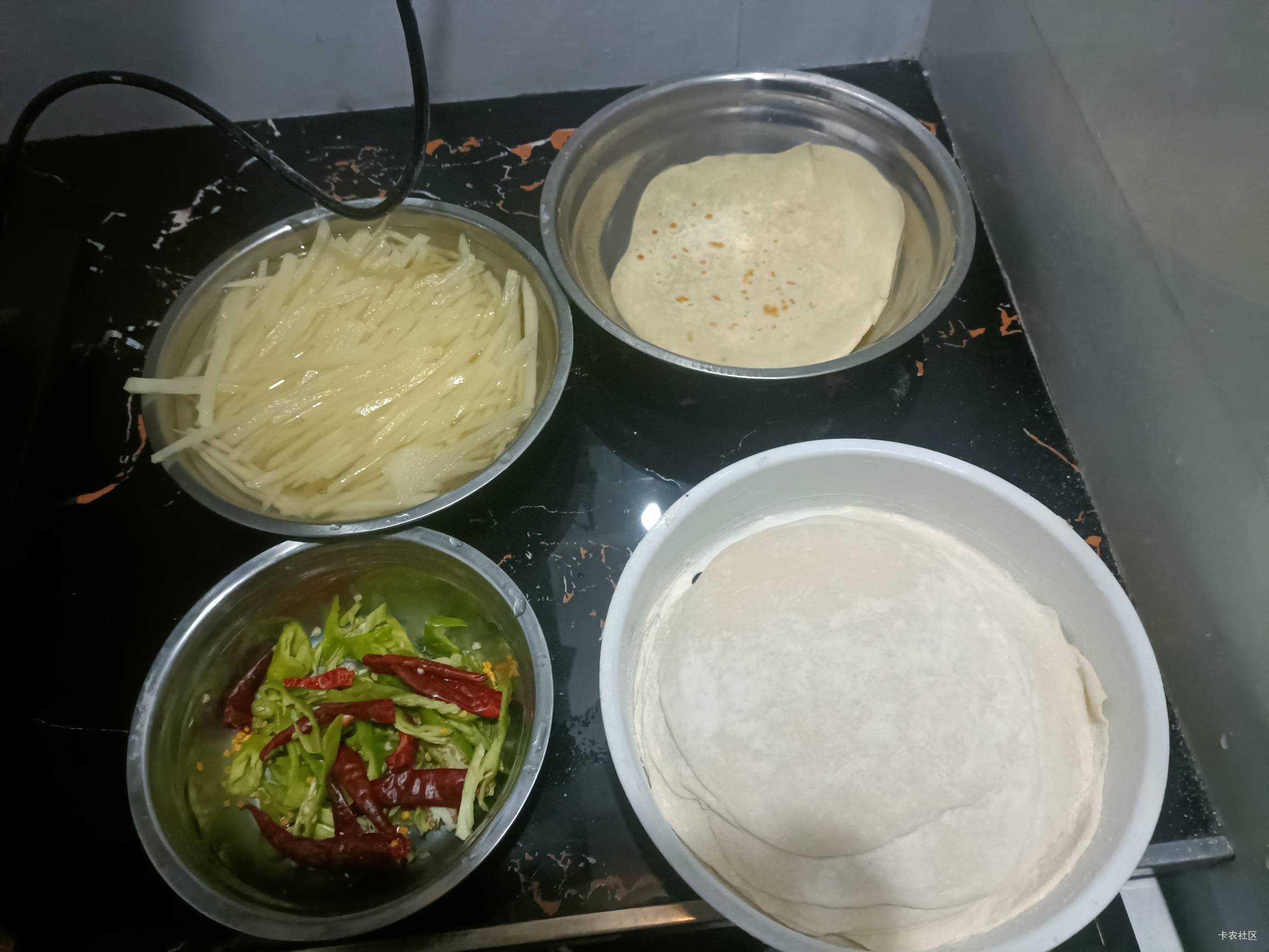 又买了一兜小零食，真的是嘴馋

90 / 作者:长沙工地哥 / 