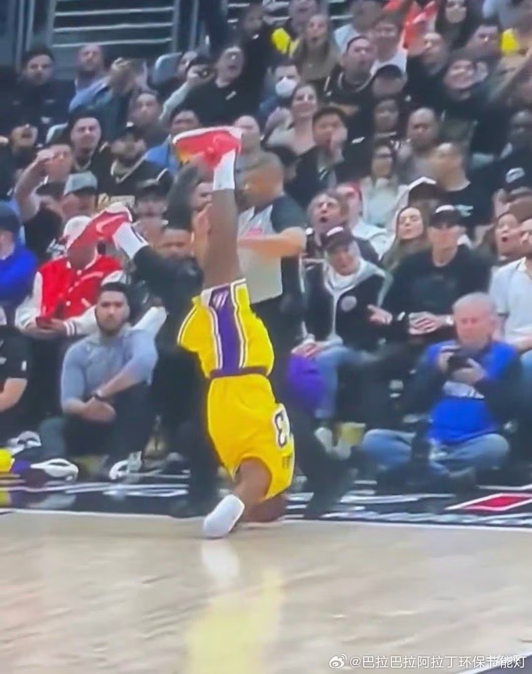 完全错怪老哥们了，老哥只是欢乐谷直播间低价卖门票，没有载歌载舞，也没有炫

9 / 作者:罗肉辰 / 